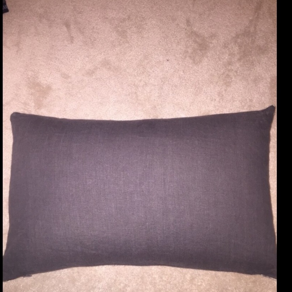 Skull Pillow - Picture 3 of 4